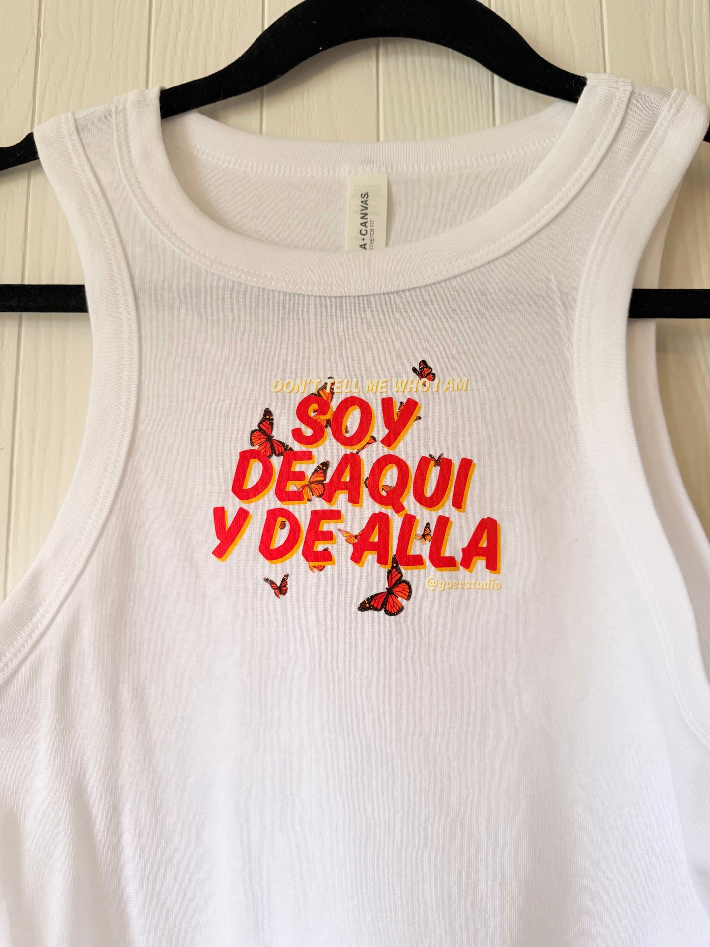 DE AQUÍ Y DE ALLÁ  TANK TOP